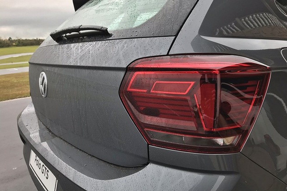 Lanternas com LEDs também são do GTI (Foto: Diogo de Oliveira/Auto News Brasil) — Foto: Auto Esporte
