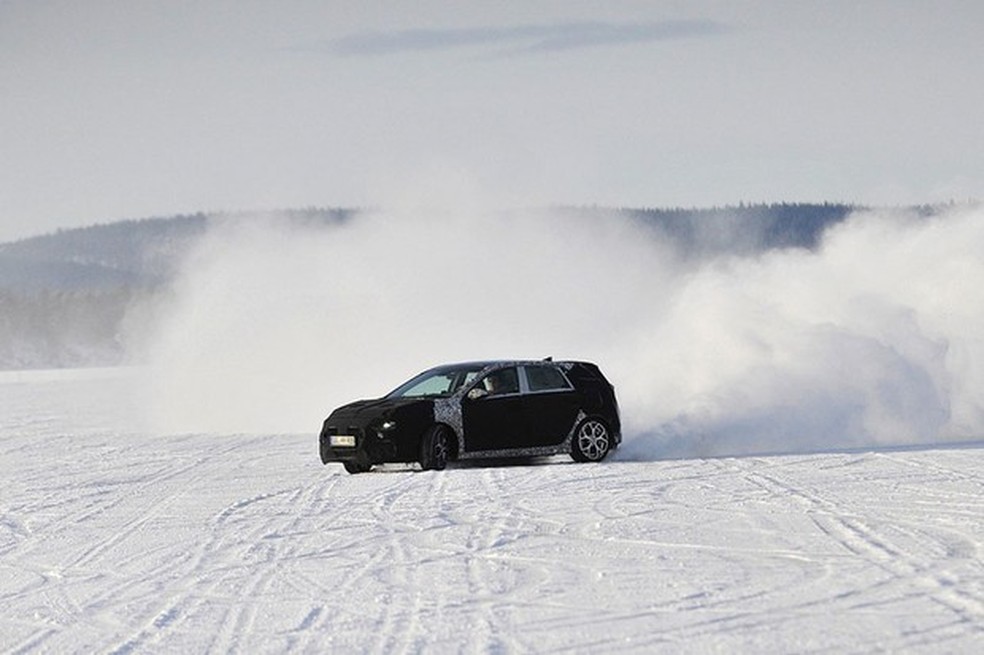 Hyundai i30 anabolizado pela divisão esportiva "N" é testado na neve (Foto: Divulgação) — Foto: Auto Esporte