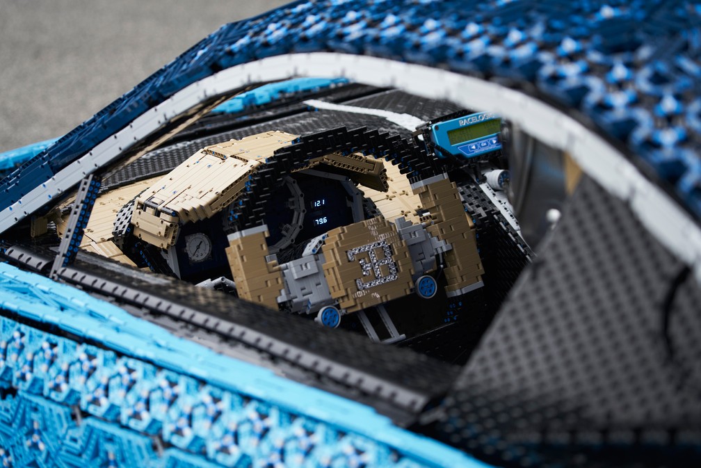 Bugatti Chiron feito de Lego e de tamanho real — Foto: Lego/Divulgação