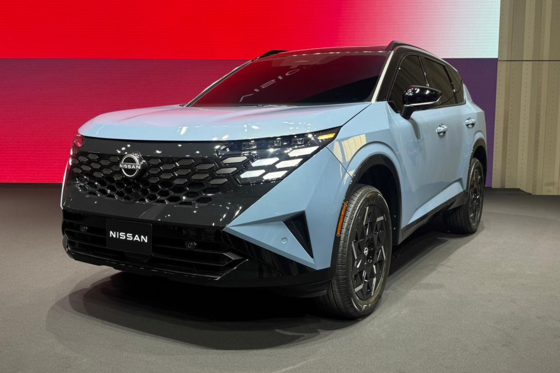 Novo Nissan X-Trail é revelado, mas geração antiga é que vem ao Brasil