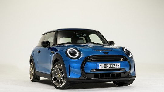 Mini elétrico estreia no Brasil em duas versões para concorrer com Chevrolet Bolt e Nissan Leaf