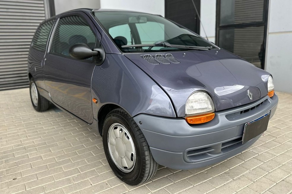 Renault Twingo custa na faixa dos R$ 20 mil — Foto: Garagem da Jóia