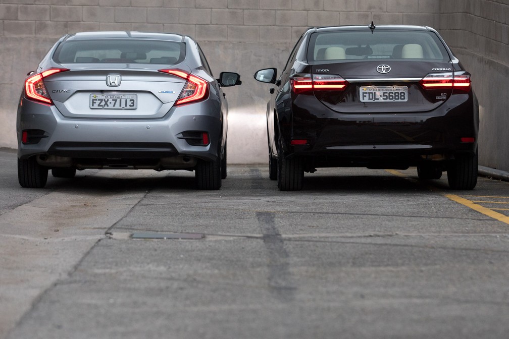 Honda Civic e Toyota Corolla — Foto: Marcelo Brandt/G1