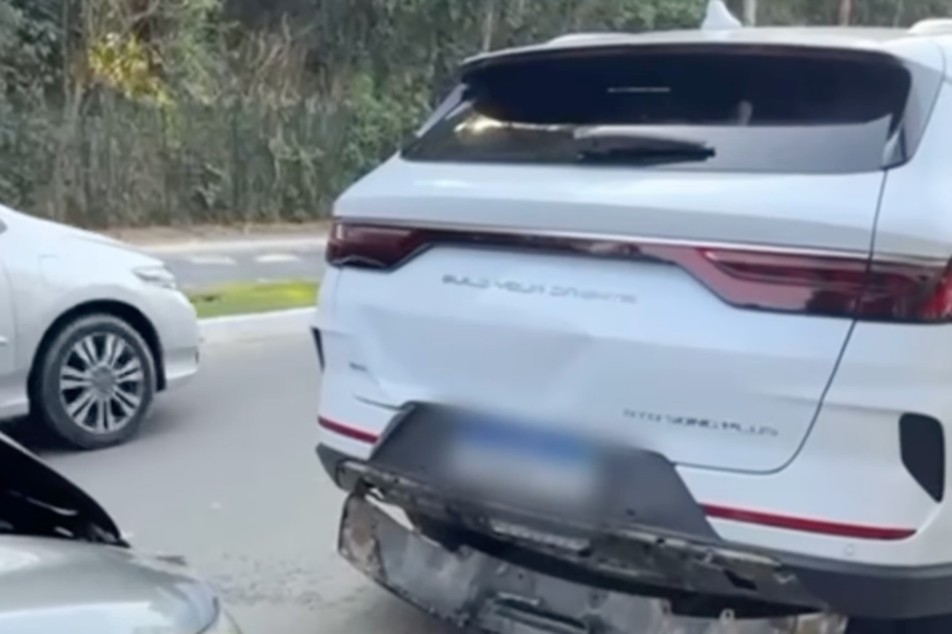 Brincadeira perigosa contra donos de BYD causa acidente em SP; veja riscos