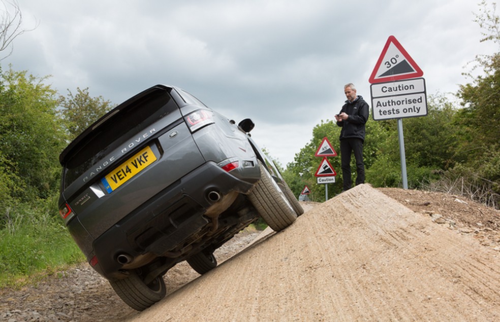 Land Rover Range Rover equipado com controle via celular (Foto: Jaguar Land Rover) — Foto: Auto Esporte