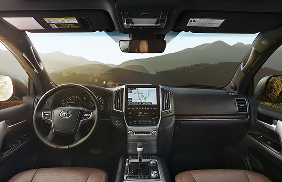 Além de acabamento de primeira, interior conta com pacote tecnológico de sedã de luxo (Foto: Divulgação) — Foto: Auto Esporte