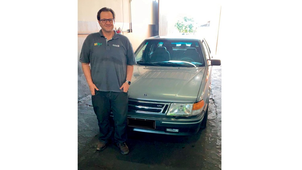 Helio Garbui herdou seu Saab 9000 do avô e afirma que o modelo de luxo nunca lhe deu problemas, a despeito dos 30 anos de idade  — Foto: Divulgação