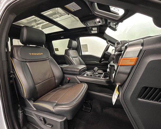Ford F-150 Tremor 2025 - bancos e teto-solar