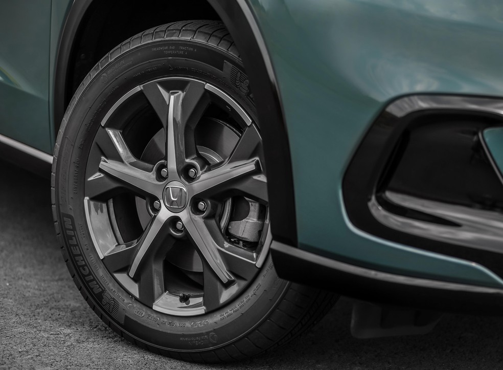 Honda ZR-V tem rodas de 17 polegadas — Foto: Divulgação