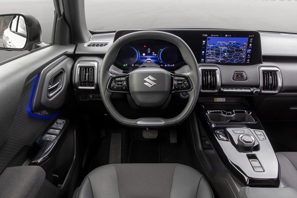 Suzuki e Vitara tem custer e multimídia integrados na mesma peça — Foto: Divulgação