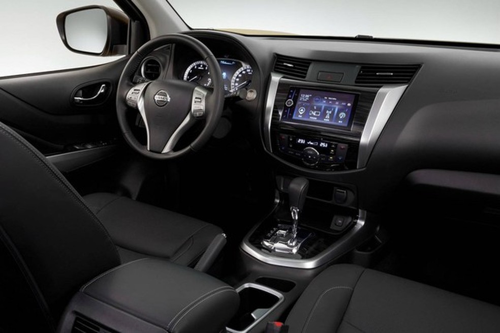 Interior do Nissan Terra não muda muito em relação a Frontier (Foto: Divulgação) — Foto: Auto Esporte