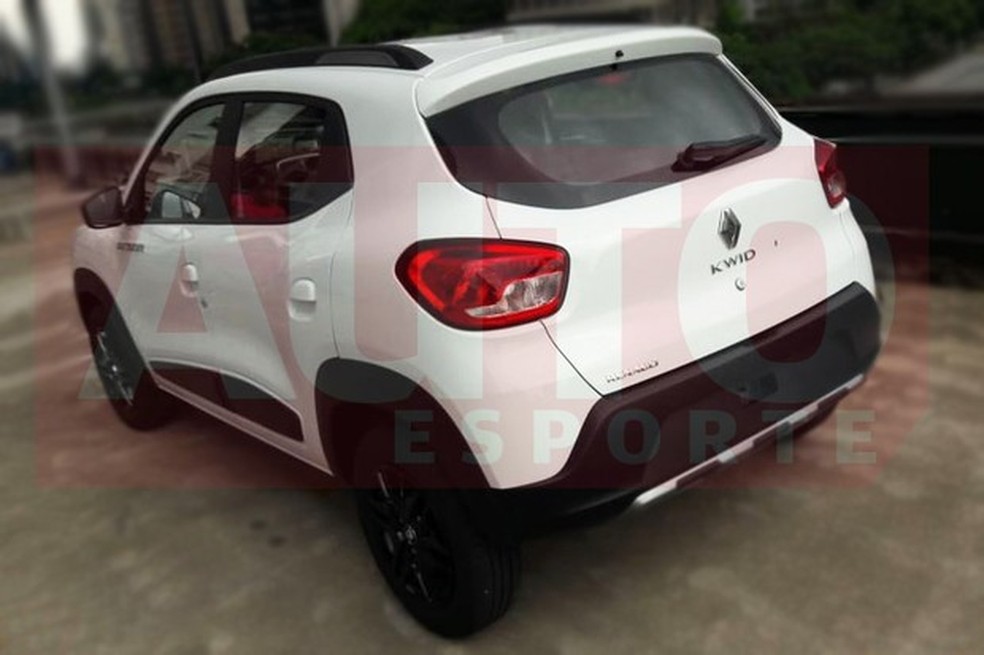 Rack de teto é um dos elementos que caracterizam o Kwid Outsider (Foto: Auto News Brasil) — Foto: Auto Esporte