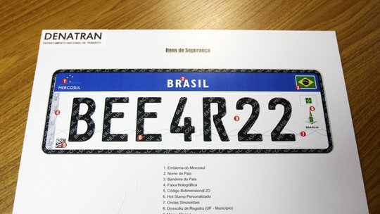 Nova placa no Brasil, caminhoneiras youtubers e outros destaques da semana em carros e motos