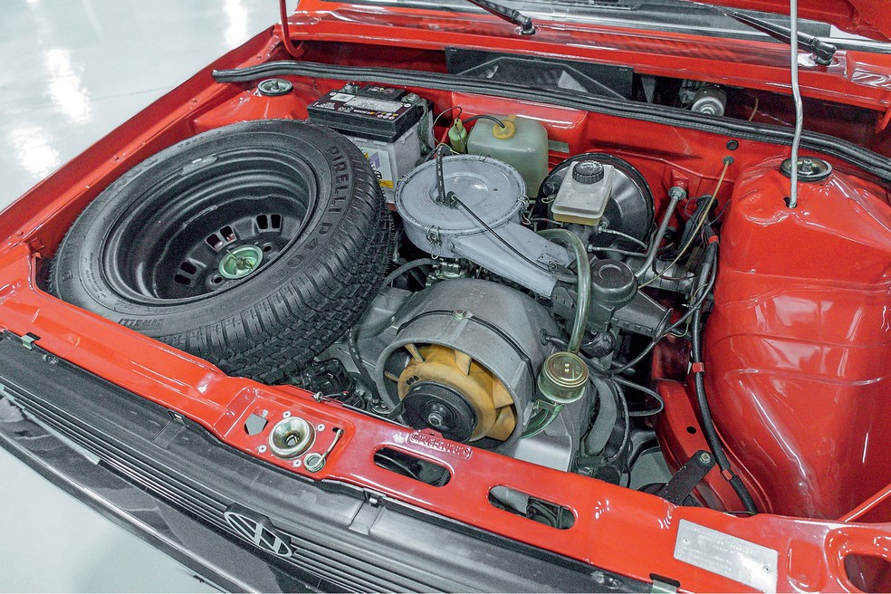 Volkswagen Gol L 1980 vinha equipado com o mesmo motor 1.300 do Fusca — Foto: Renato Durães/Auto News Brasil