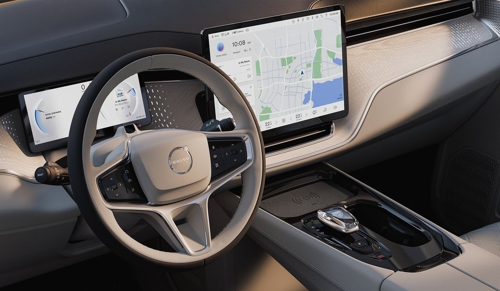 Painel do Volvo EM90 segue a mesma identidade visual de outros carros da marca — Foto: Divulgação