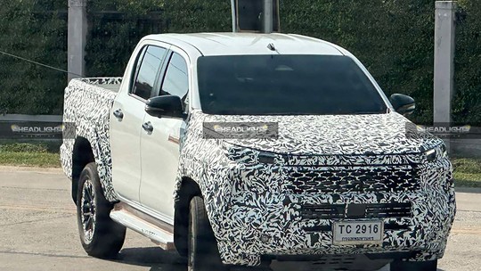 Flagra: nova Toyota Hilux é testada com motor híbrido; veja quando chega
