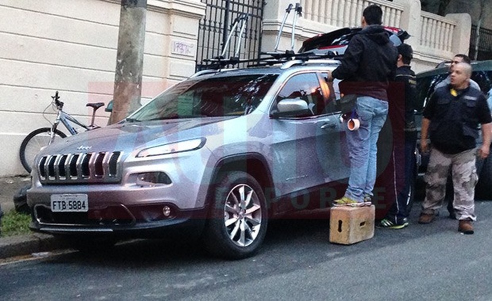 Novo Jeep Cherokee flagrado duratne gravação de comercial (Foto: Julio Cabral/Auto News Brasil) — Foto: Auto Esporte