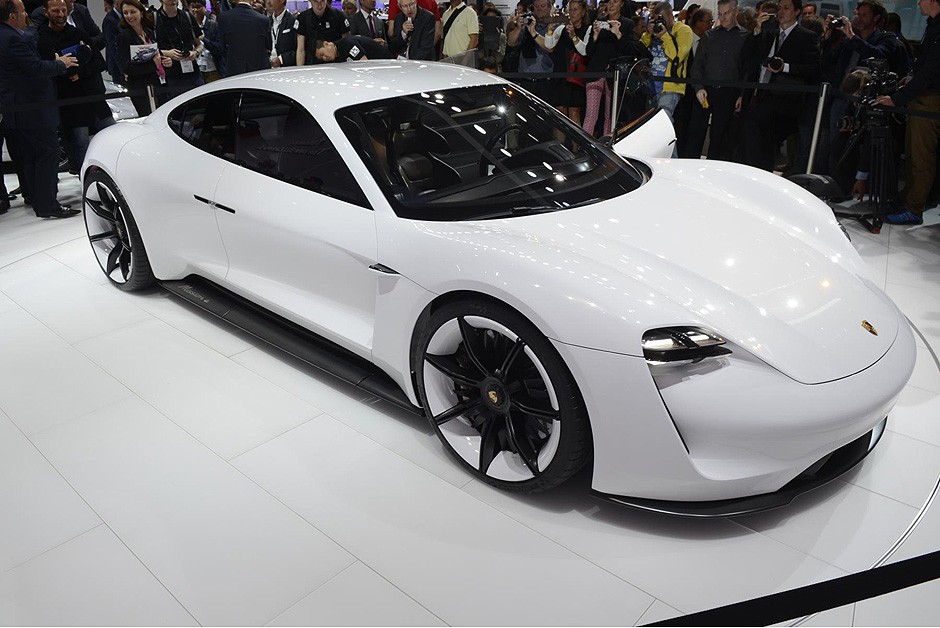 Conceito Porsche Mission E no Salão de Frankfurt 2015