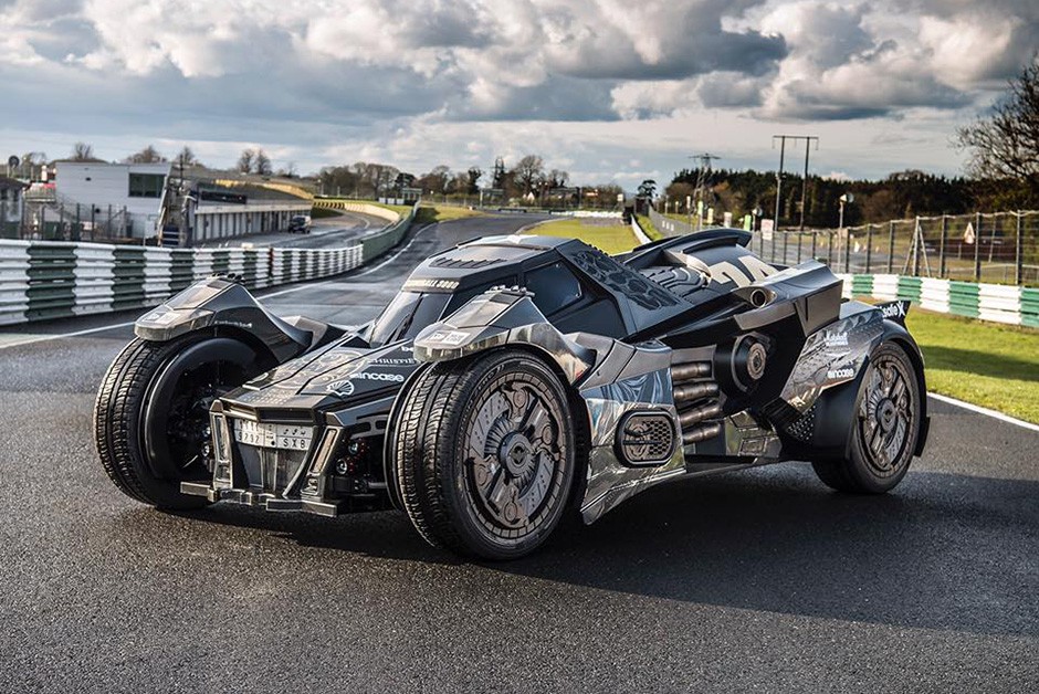 Batmóvel do game Arkham Knight criado para a equibe Galag
