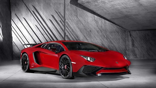 Lamborghini Aventador Superveloce é lançado em Genebra
