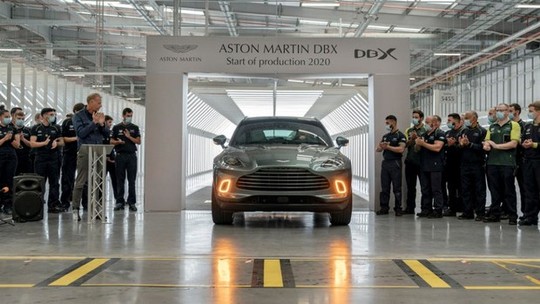 Aston Martin DBX: primeiro SUV do fabricante sai da linha de montagem