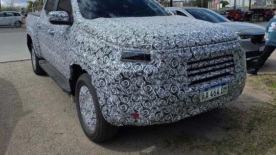Flagra: Ram Dakota terá versões da Rampage e painel de carro de luxo