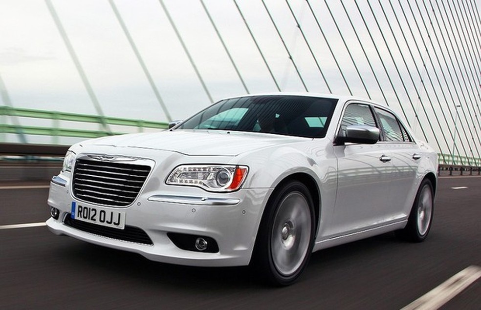 Chrysler 300C é chamado para reparo do sistema de airbag (Foto: Divulgação) — Foto: Auto Esporte