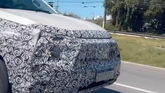 Flagra: Fiat Toro 2026 terá grade ainda maior e inédita versão híbrida