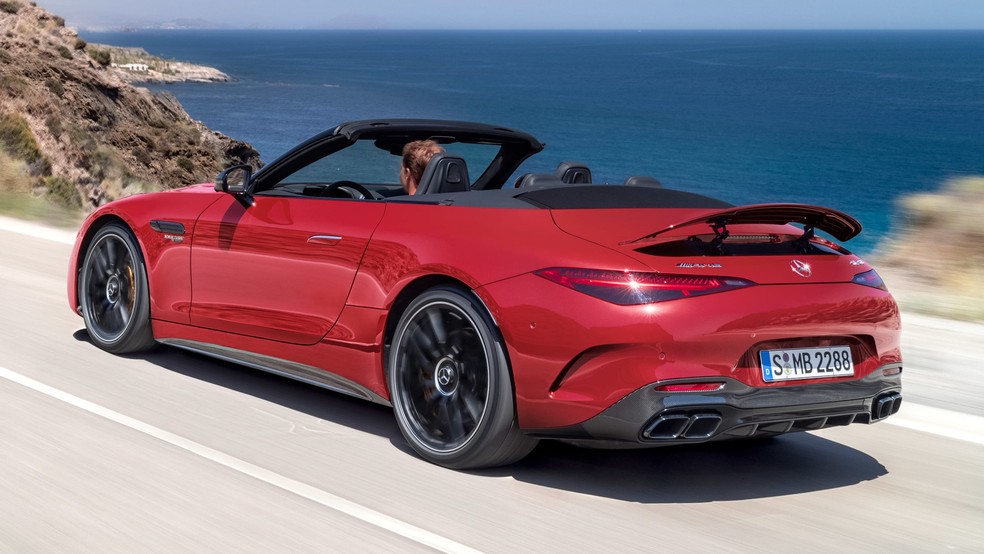 Modelo foi apresentado nas versões SL 55 e SL 63, ambas com motor V8 4.0 — Foto: Divulgação