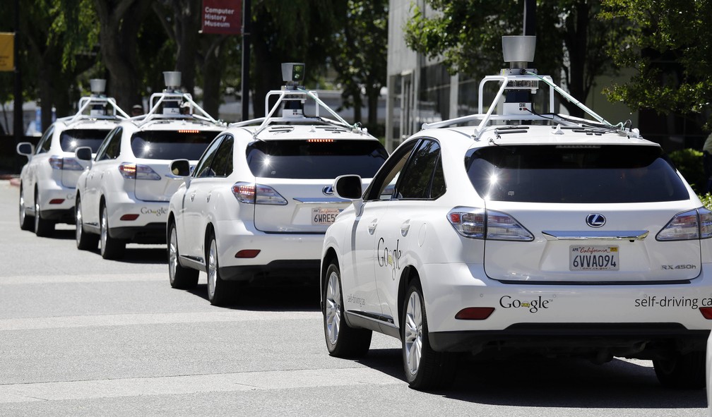 Carros com tecnologia autônoma do Google circulam na Califórnia — Foto: AP Photo/Eric Risberg