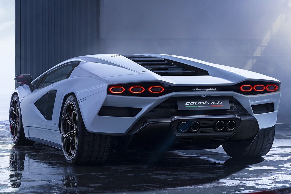 Lamborghini Countach, clássico dos anos 1970, volta com tecnologia híbrida — Foto: Divulgação