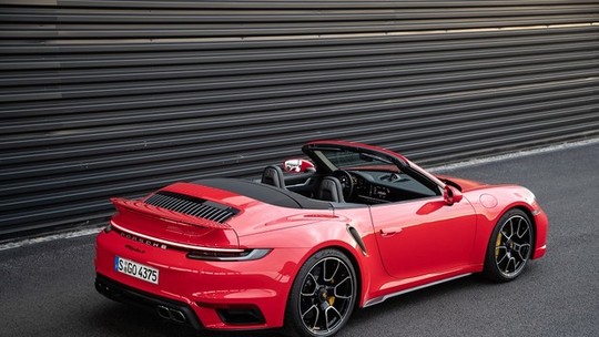 Porsche 911 Turbo S Cabriolet chega para ser o carro mais caro da marca no Brasil 