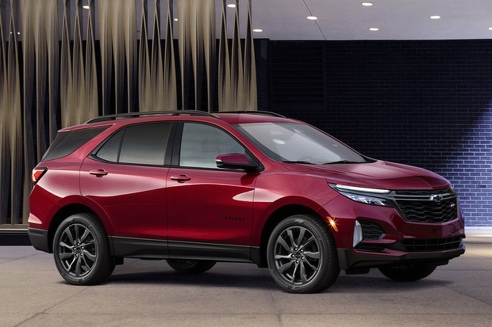 O Equinox terá novos faróis cortados por um filete que vai até a grade do radiador(Foto: Divulgação) — Foto: Auto Esporte