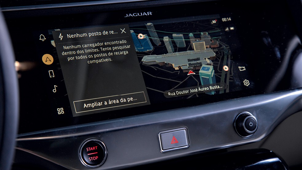 Chamada de Pivi Pro, central multimídia tem tela de 10” sensível ao toque, é compatível com Apple CarPlay e Android Auto e traz sistema de navegação inteligente, que mostra pontos de recarga próximos — Foto: Renato Durães/Auto News Brasil