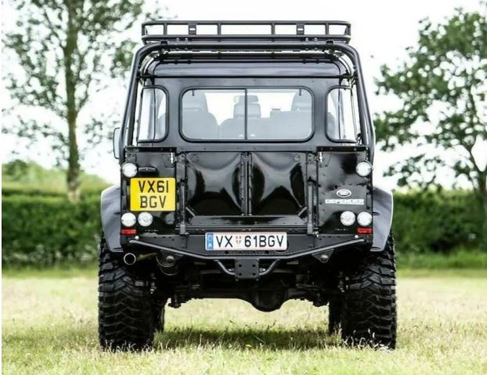 Land Rover Defender 110 SVX "Spectre" JB24 apareceu nas telas de cinema em 2015 — Foto: Reprodução/Internet