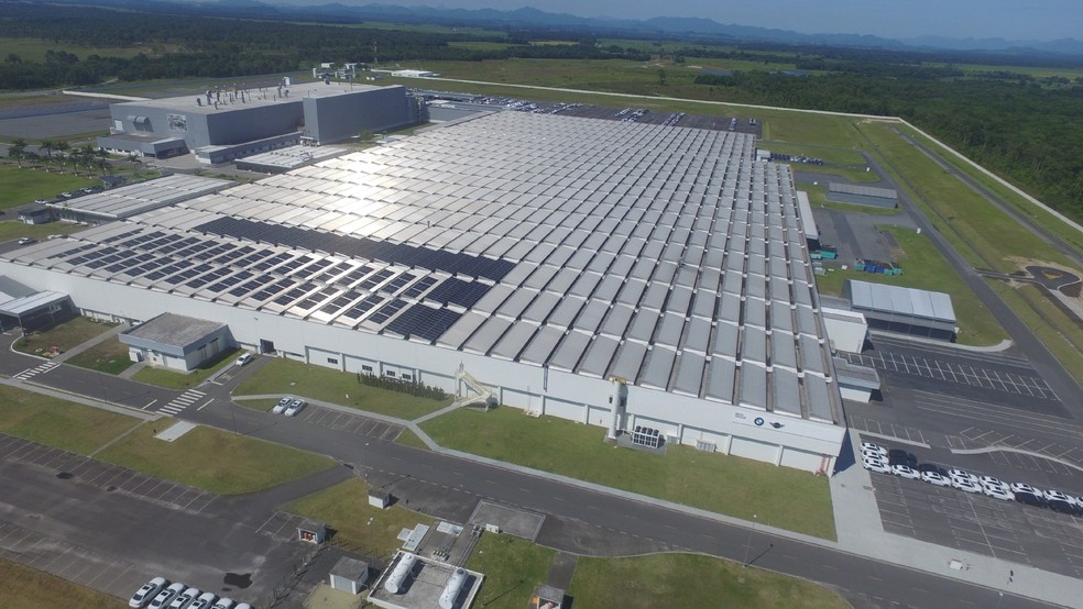 Fábrica tem área total de 1,5 milhão de metros quadrados e atualmente constrói 3 veículos da BMW: Série 3, X1, X3 e X4 — Foto: Divulgação