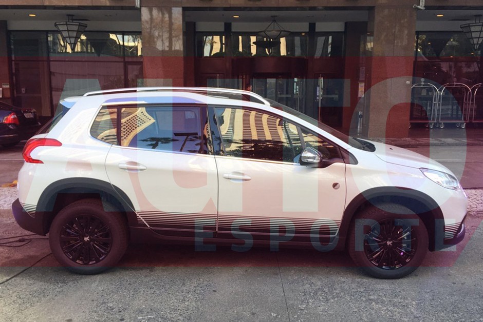 Flagramos o novo Peugeot 2008 Crossway
