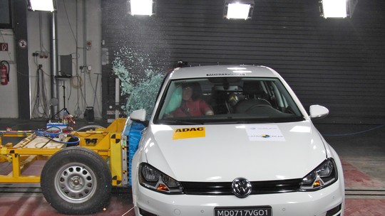 Volkswagen Golf feito no Brasil recebe 5 estrelas em teste de colisão