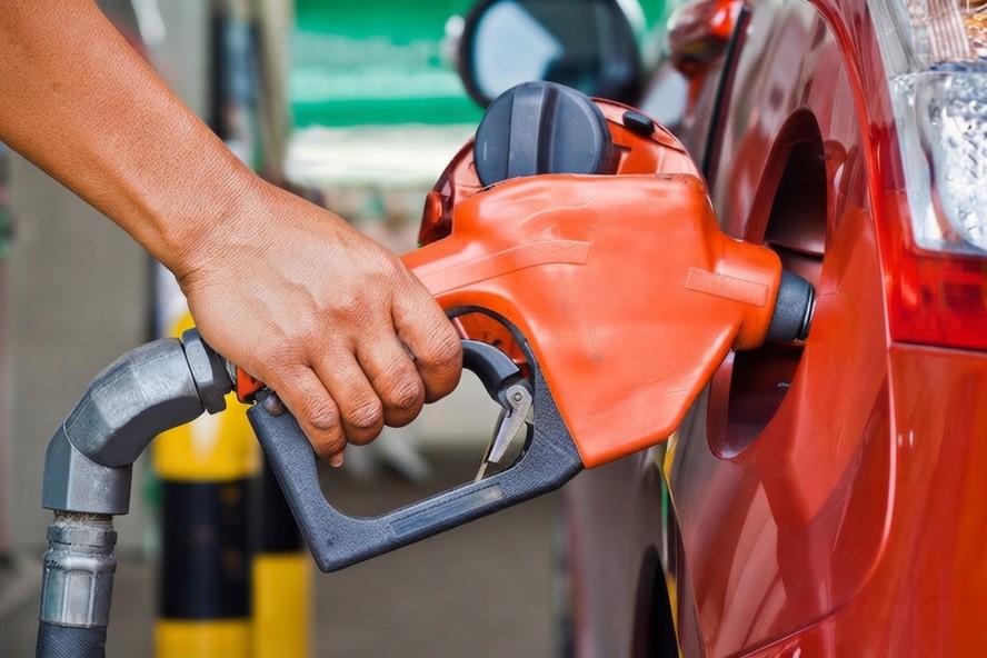 Gasolina com 35% de etanol pode aumentar consumo? Veja o que muda em 2026