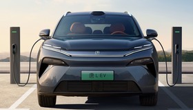 Novo carregador da BYD entrega 400 km em 5 minutos e suporta até 20 carros