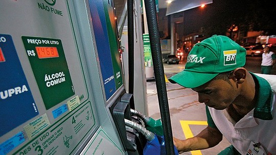 Petrobras anuncia nova redução de R$ 0,25 no preço da gasolina para as distribuidoras