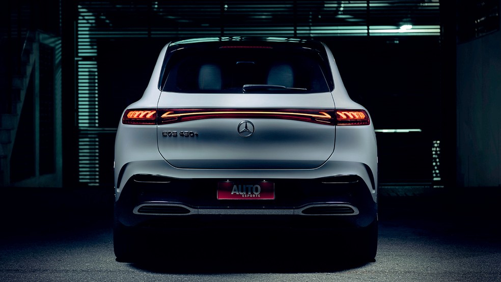 Mercedes-Benz EQS SUV tem autonomia de 411 km — Foto: Fabio Aro/Auto News Brasil
