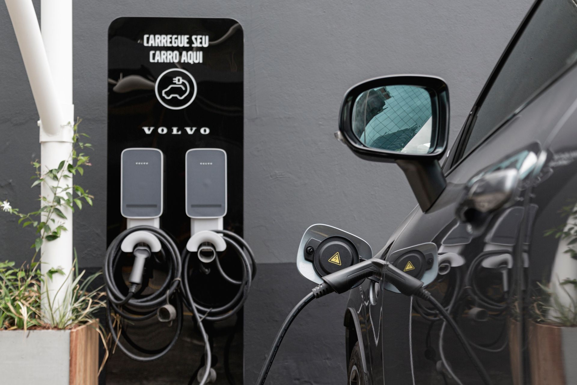 Conheça os melhores aplicativos para encontrar carregador de carro elétrico
