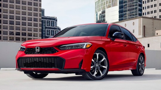 Honda Civic 2025 chega com novo visual e motor híbrido de 203 cv