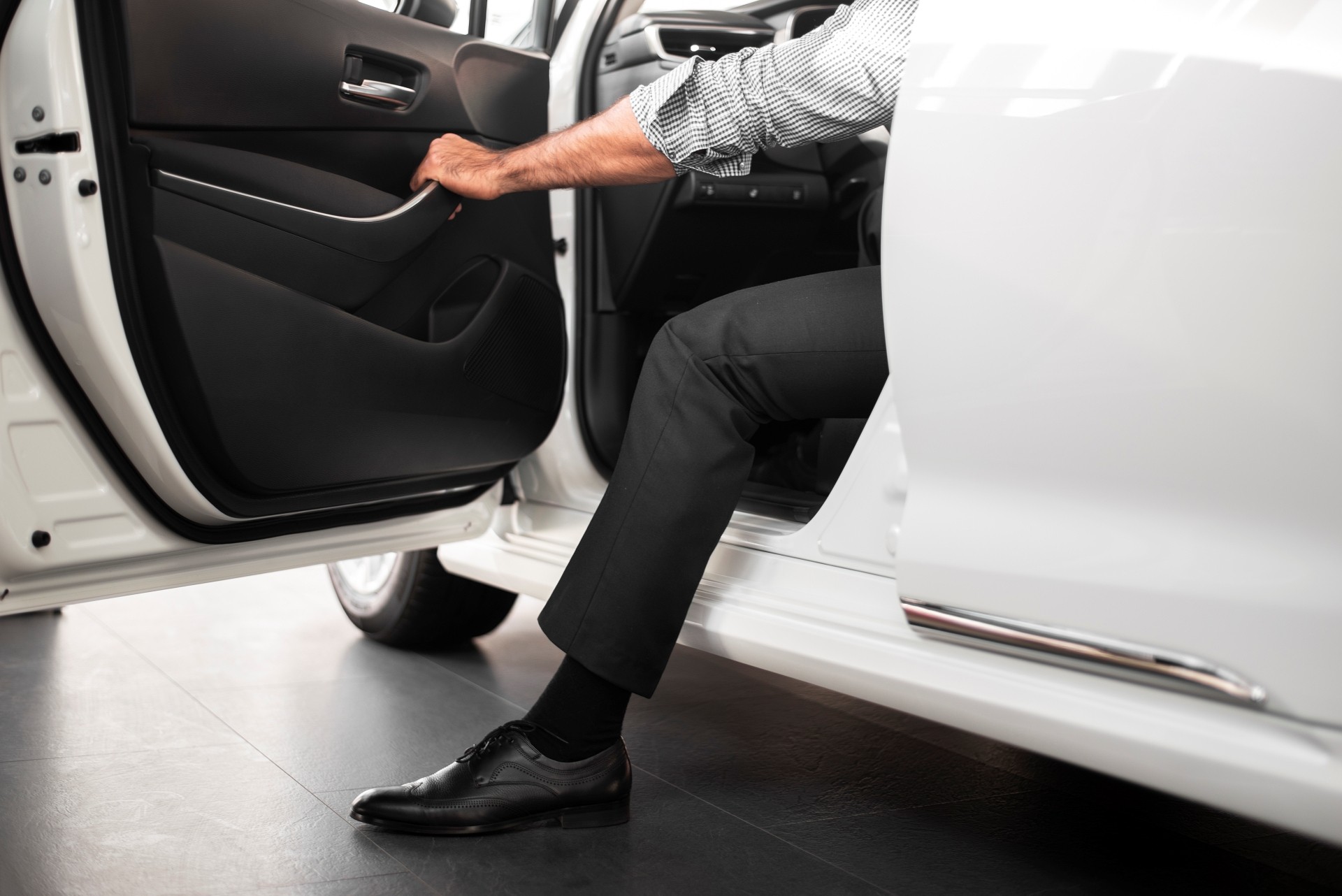 4 soleiras automotivas para preservar o interior do carro a partir de R$ 29