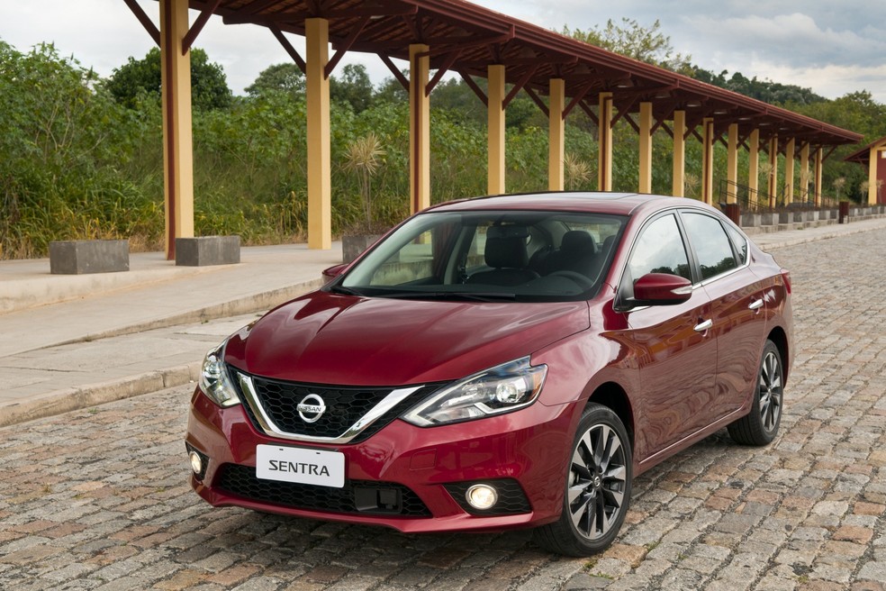 Nissan Sentra SV 2017 traz motor 2.0 flex com 140 cv de potência — Foto: Divulgação/Nissan