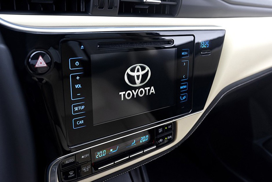 Toyota revela Corolla reestilizado na Europa