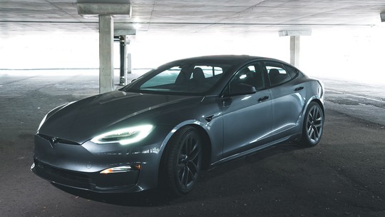 Carro elétrico da Tesla é vendido em criptomoedas no Brasil; veja como funciona