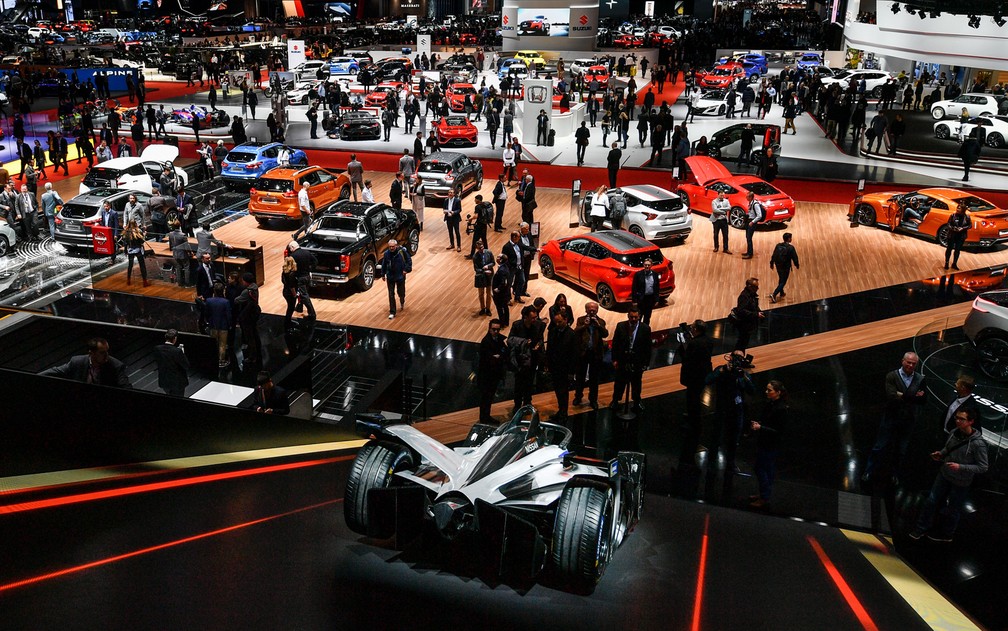 Salão de Genebra é conhecido como o evento dos supercarros — Foto: Fabrice Coffrini/AFP