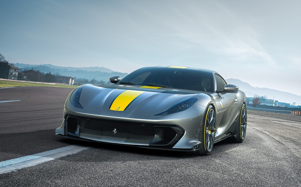 812 Competizione terá somente 999 unidades produzidas e oferecidas a clientes especiais da Ferrari — Foto: Divulgação
